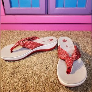 Clarks Cloudsteppers slip-on flip flop red polkadot thong sandals  size 10